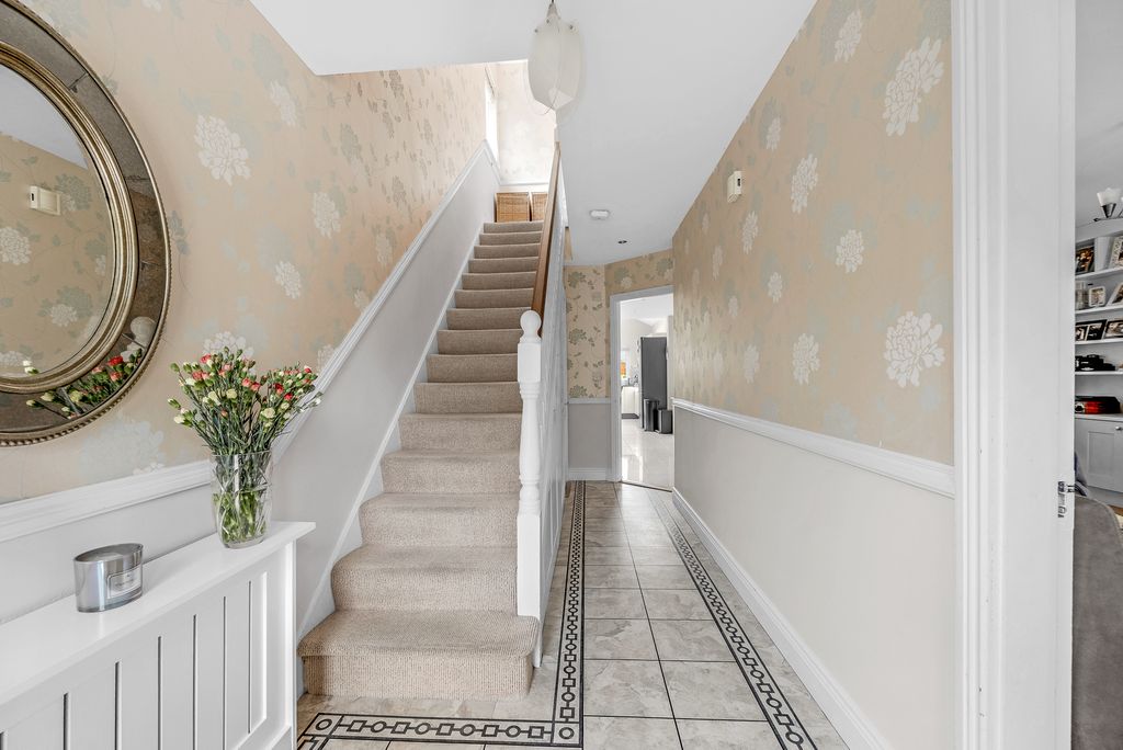 Property photo 2 of 23