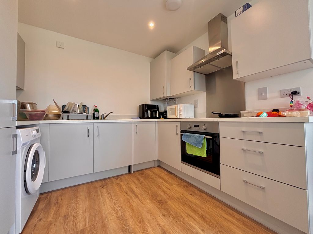 Property photo 2 of 8 Kitchen