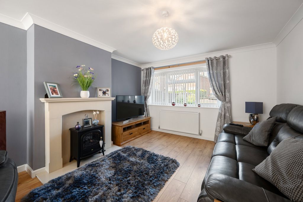 Property photo 2 of 27