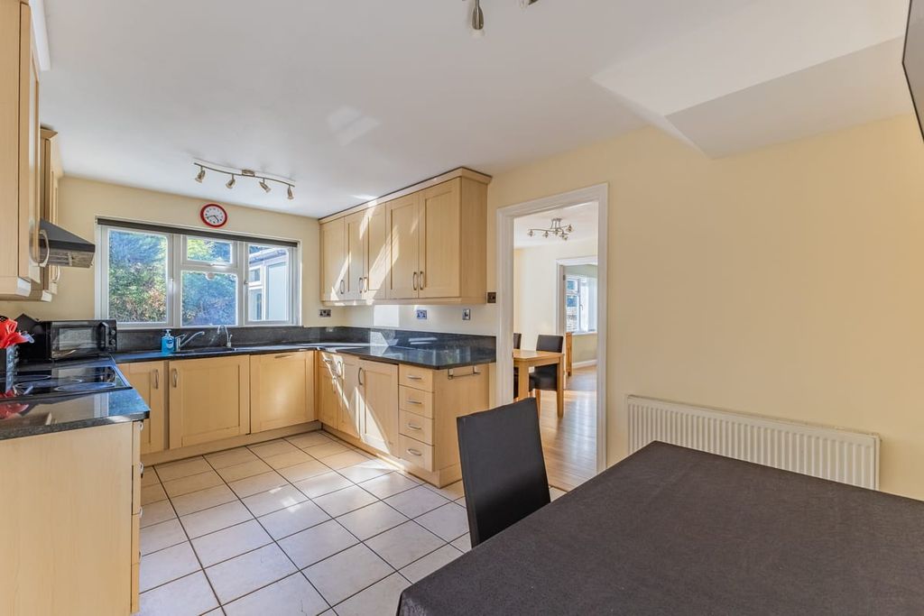 Property photo 3 of 45