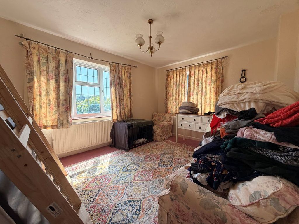 Additional image 9 of 5 bed detached house for saleOsborne Manor, Farnham Road, Sleaford, Bordon, Hampshire GU35