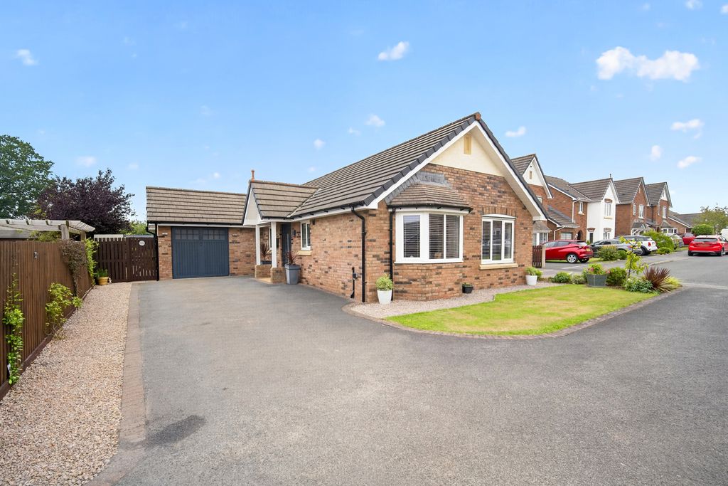 Property photo 1 of 17 Outside