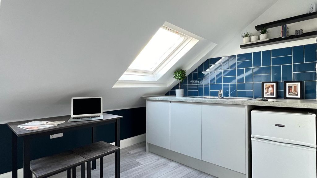 Property photo 3 of 9 388B3A41-3910-42c4-89A8-8Ef2997c77Da