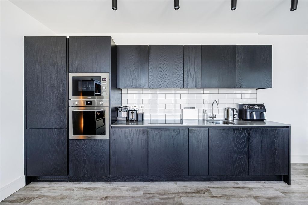 Property photo 2 of 19 4503 Icon Tower-5.Jpg