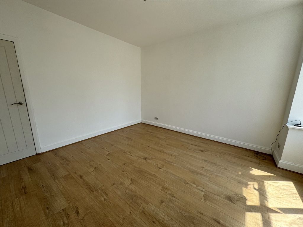 Property photo 3 of 12 Picture No. 04