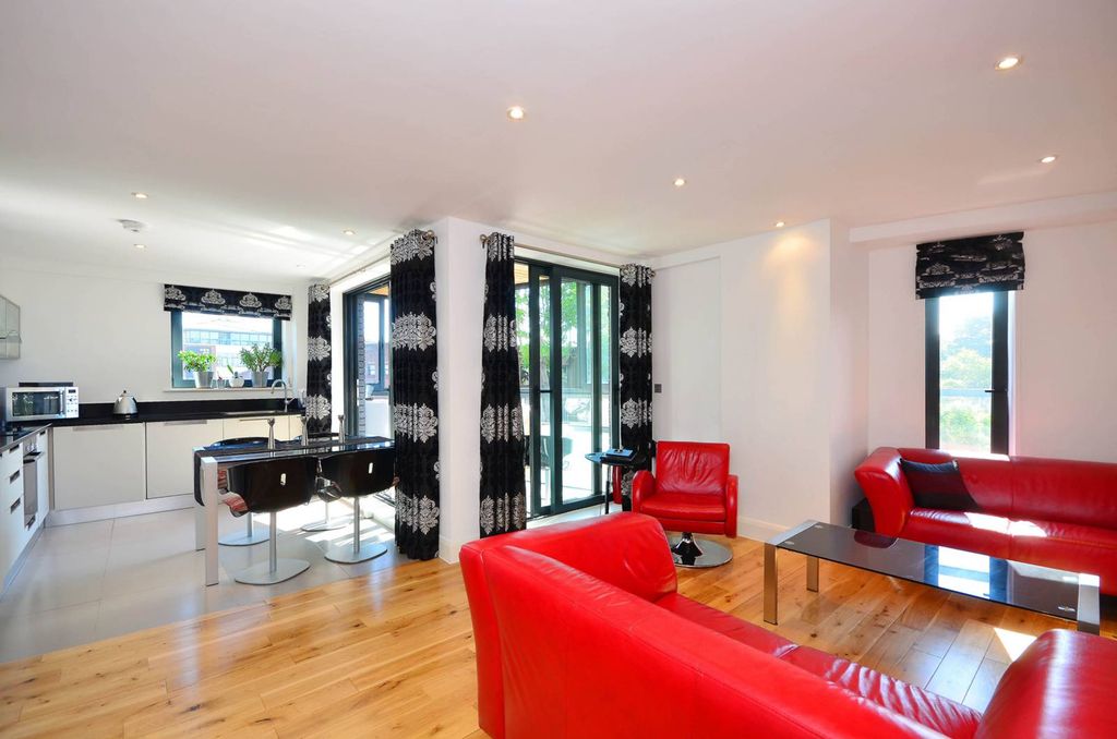 Property photo 2 of 9