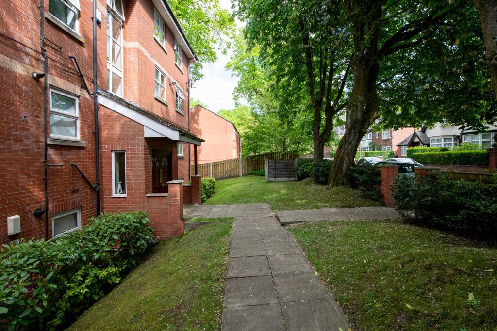 Property photo 2 of 21