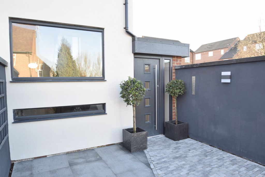 Property photo 2 of 10 Photo 02