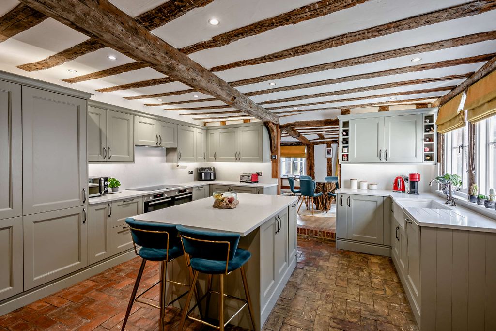 Property photo 3 of 25 8640342-Interior14-800