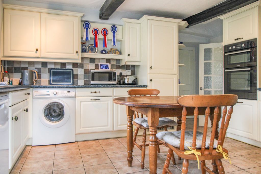 Property photo 2 of 18 Dining Kitchen