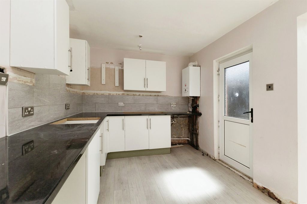 Property photo 2 of 16