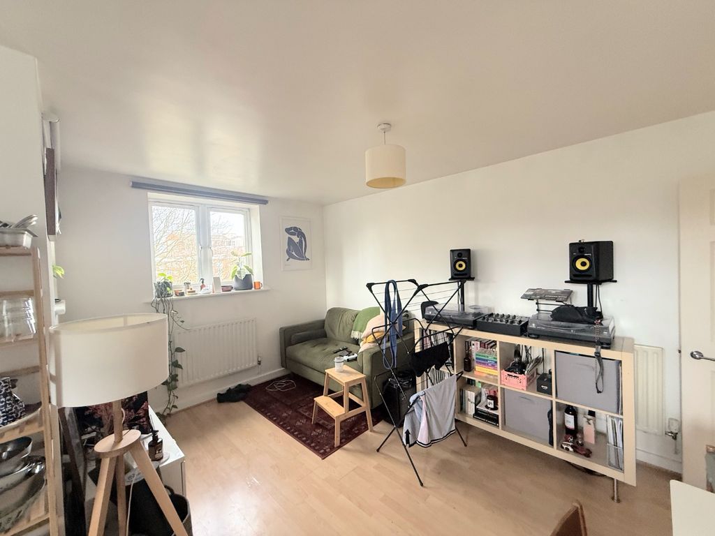 Property photo 2 of 7 4987181