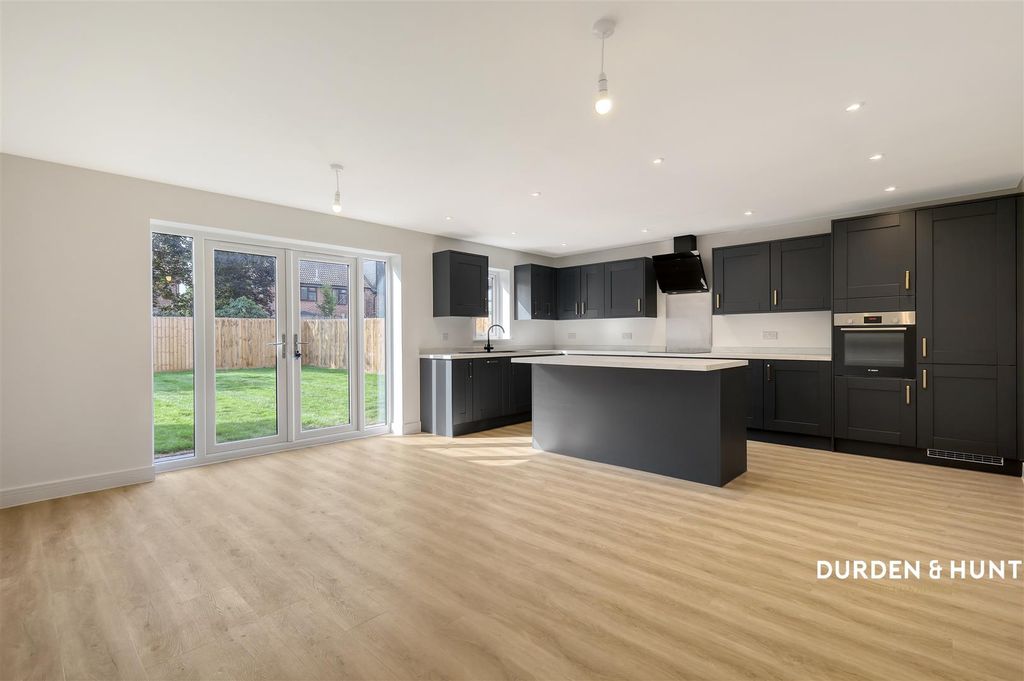 Property photo 2 of 23 Paddocks Lane