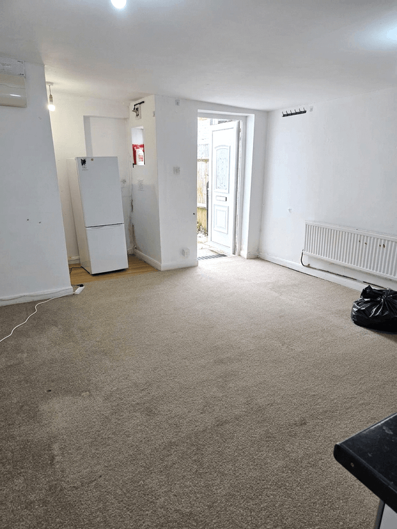 Property photo 2 of 7 Gallery