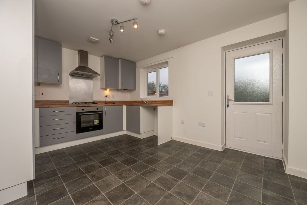 Property photo 2 of 18 Photograph 2