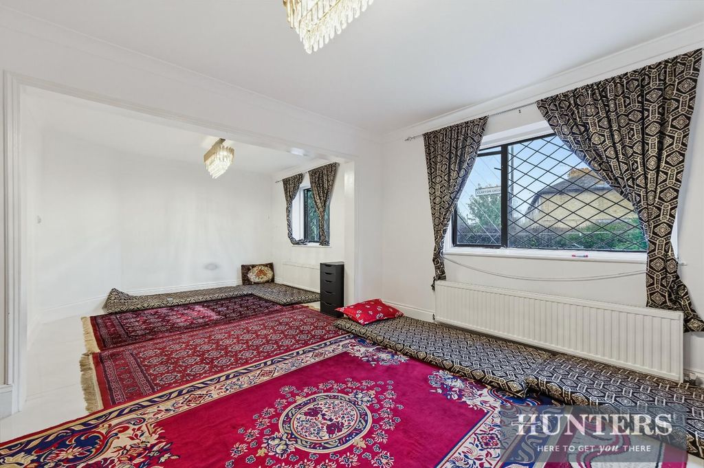 Property photo 3 of 14 Clayton Crescent-1.Jpg