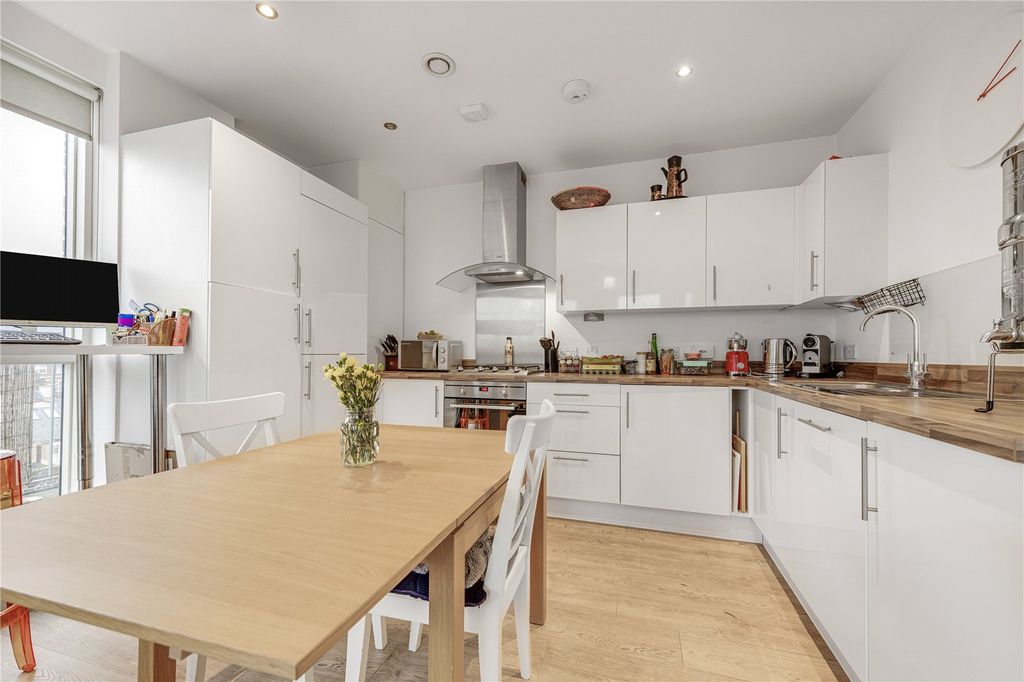 Property photo 2 of 14 Kitchen