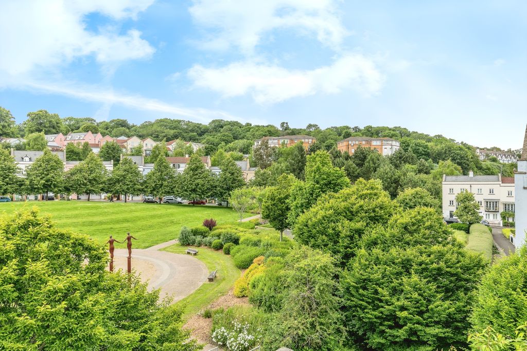 Property photo 2 of 12