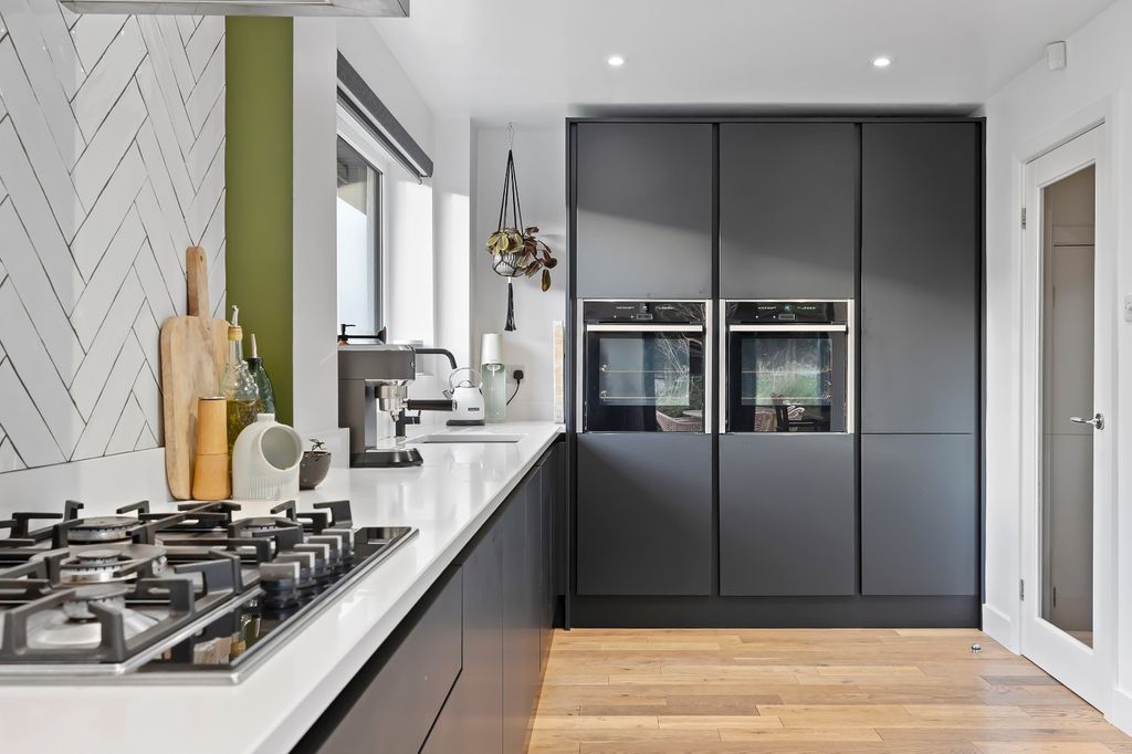 Property photo 2 of 39 Picture No. 14