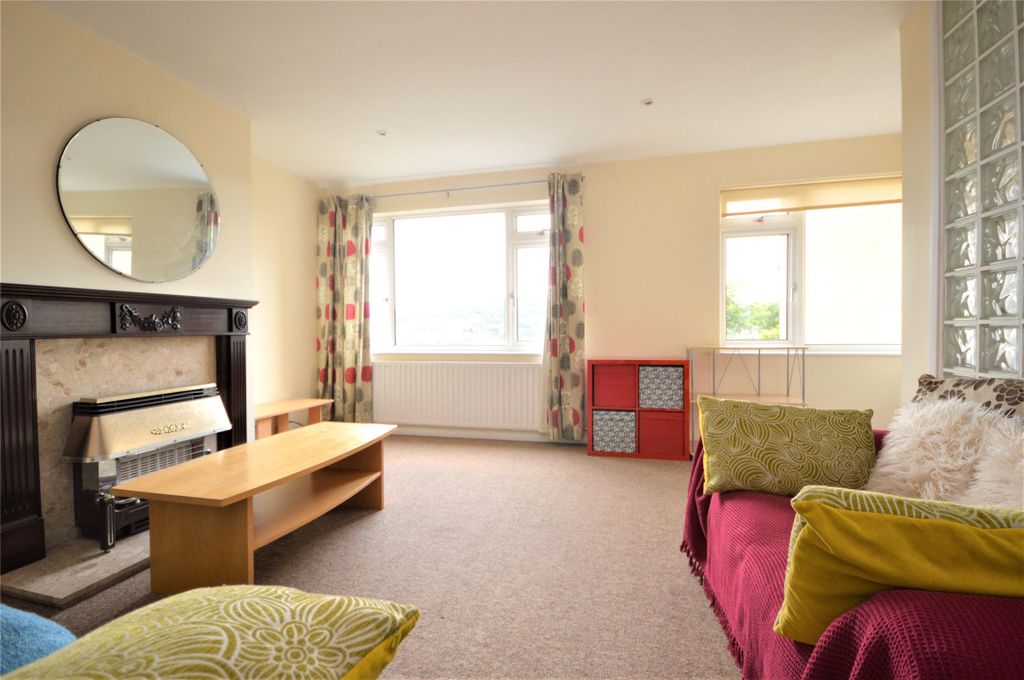 Property photo 3 of 10 Living Room