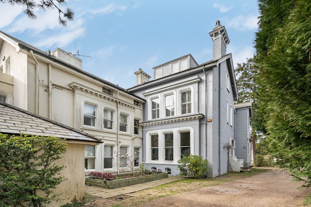 Property photo 1 of 43