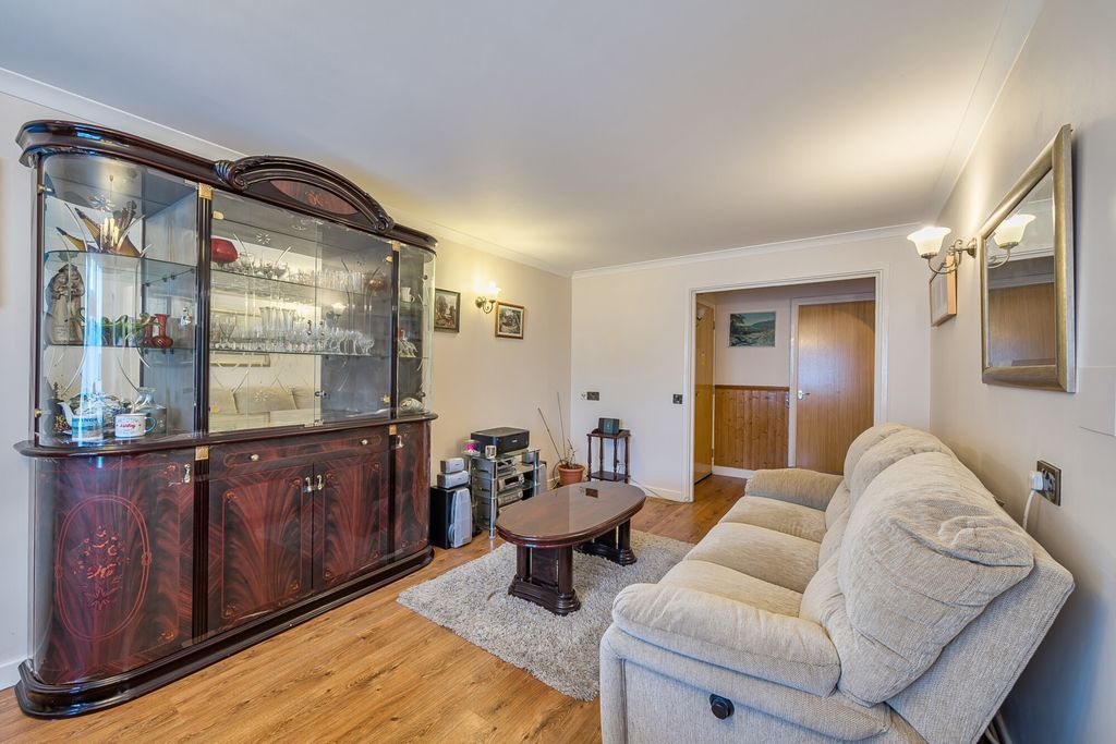 Property photo 3 of 20 1375893-3-690B6E9...