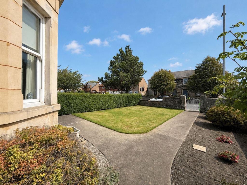 Property photo 2 of 22