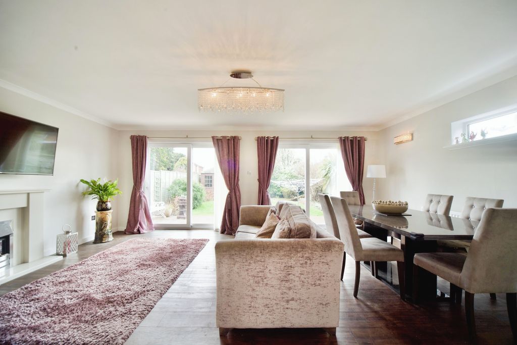 Property photo 2 of 16 Dining Area