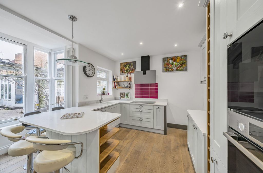 Property photo 3 of 26