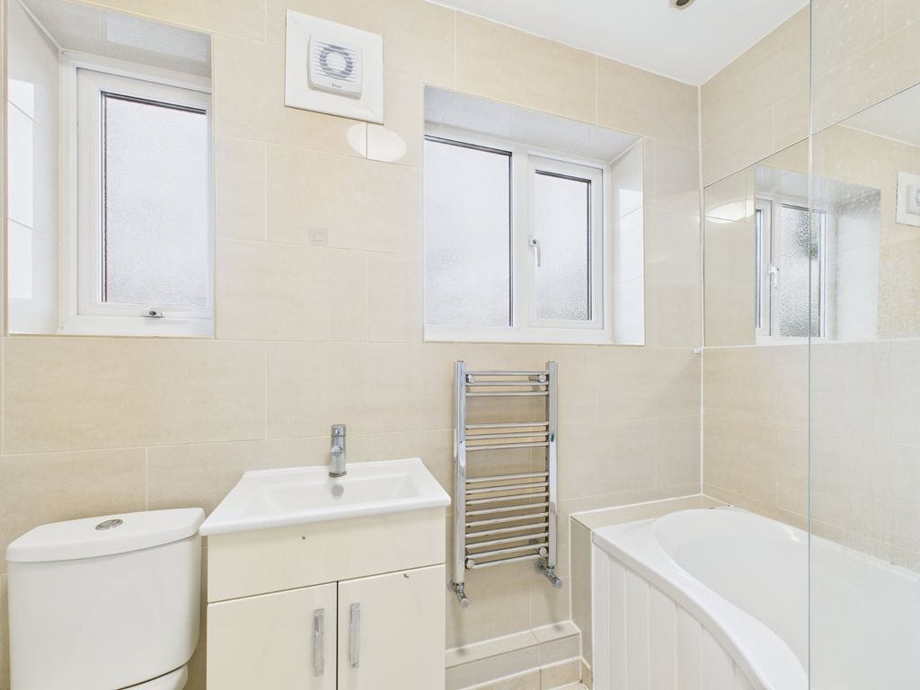 Property photo 1 of 7 Bathroom