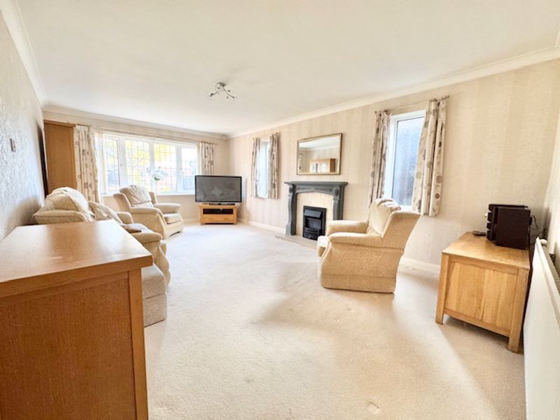 Property photo 2 of 18 Lounge