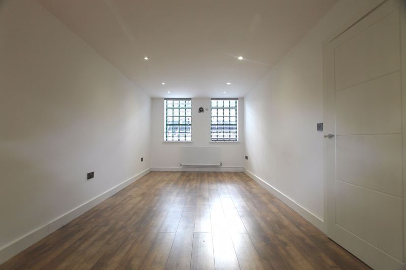 Property photo 3 of 8 Photo 5