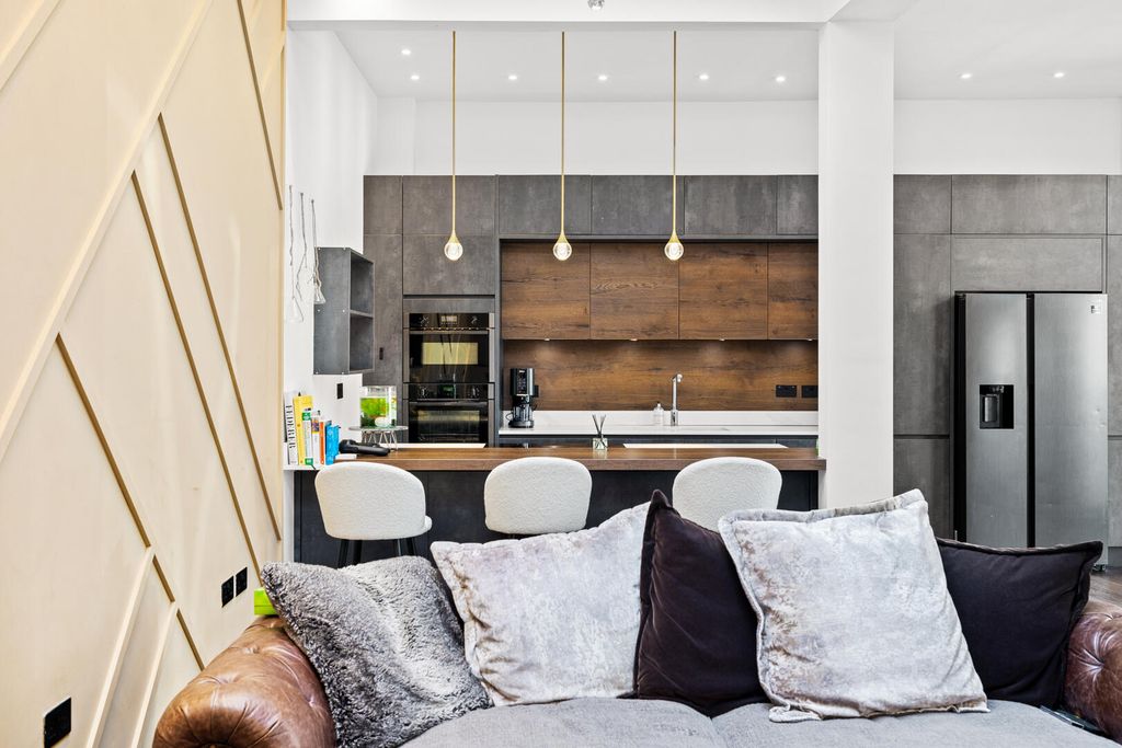 Property photo 2 of 20 Kitchen