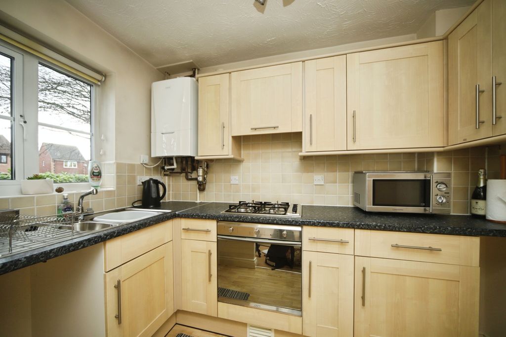 Property photo 3 of 17 Kitchen