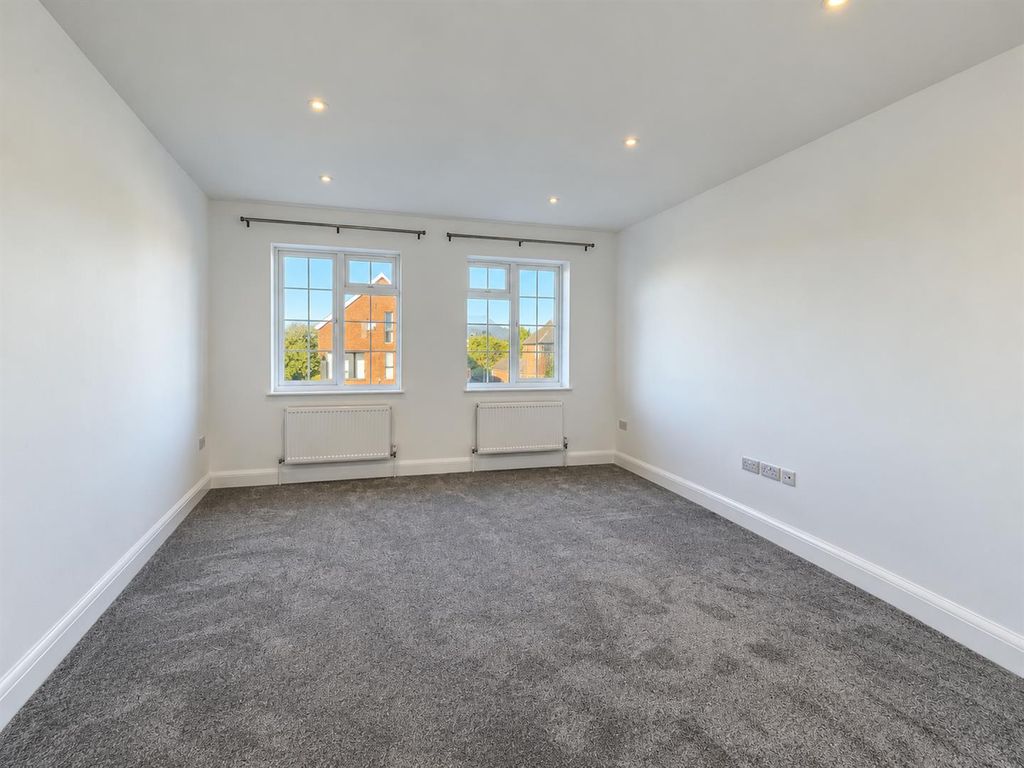 Property photo 3 of 8 Coopers Estate Agents