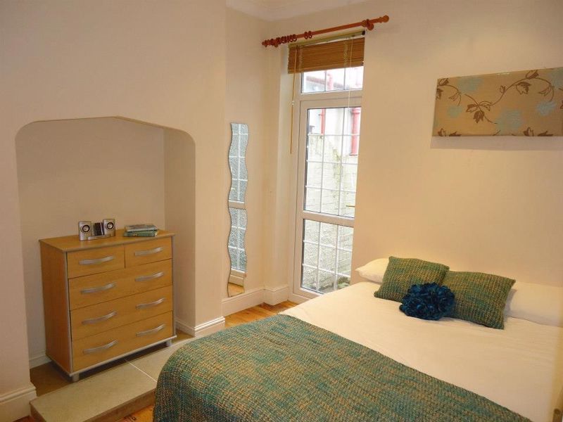 Property photo 1 of 7 Photo 4