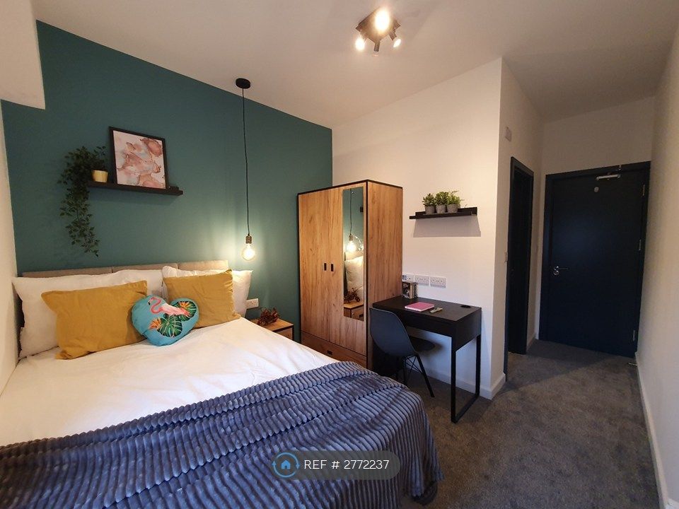 Property photo 3 of 9 Room 4 With Private Ensuite Bathroom