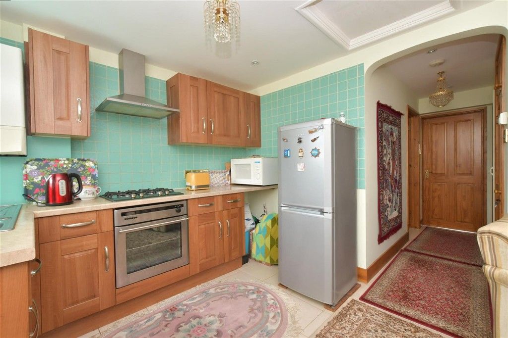 Property photo 3 of 8 Kitchen