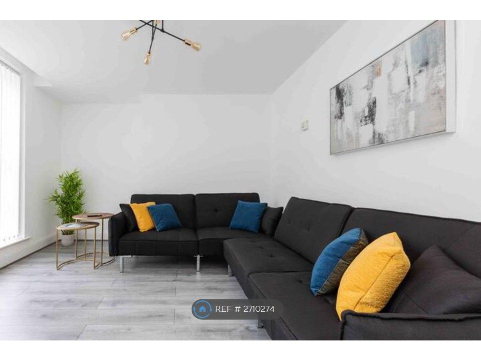 Property photo 2 of 21 Living Room