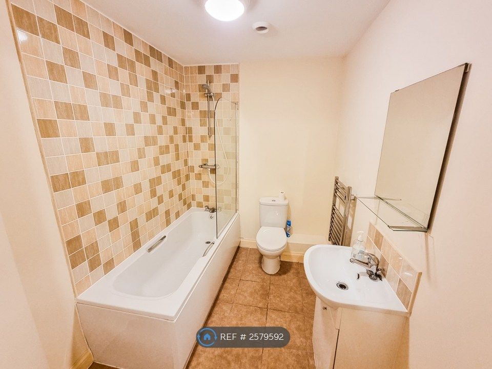 Property photo 3 of 8 Bathroom 1