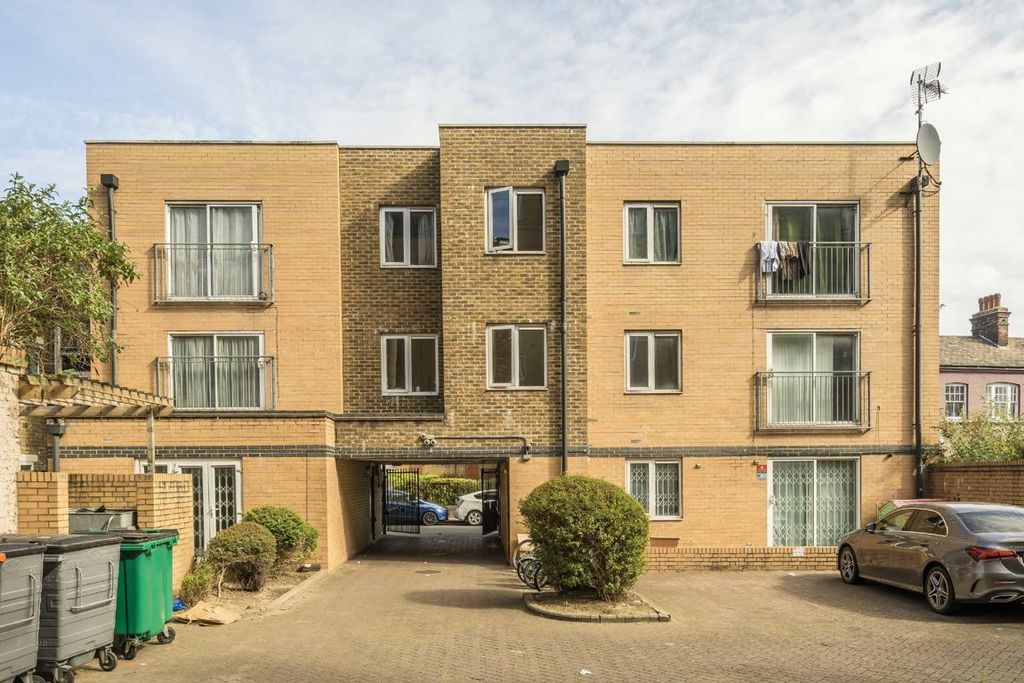 Property photo 1 of 6