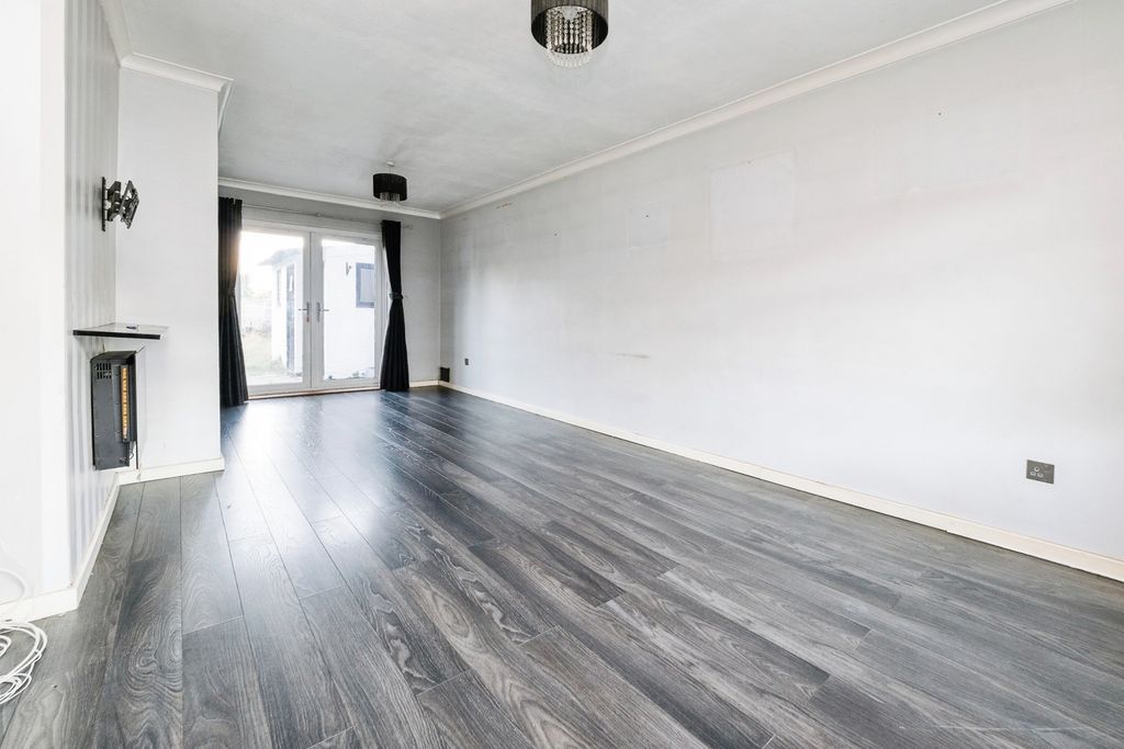 Property photo 2 of 24 Pbox-Img.Jpg