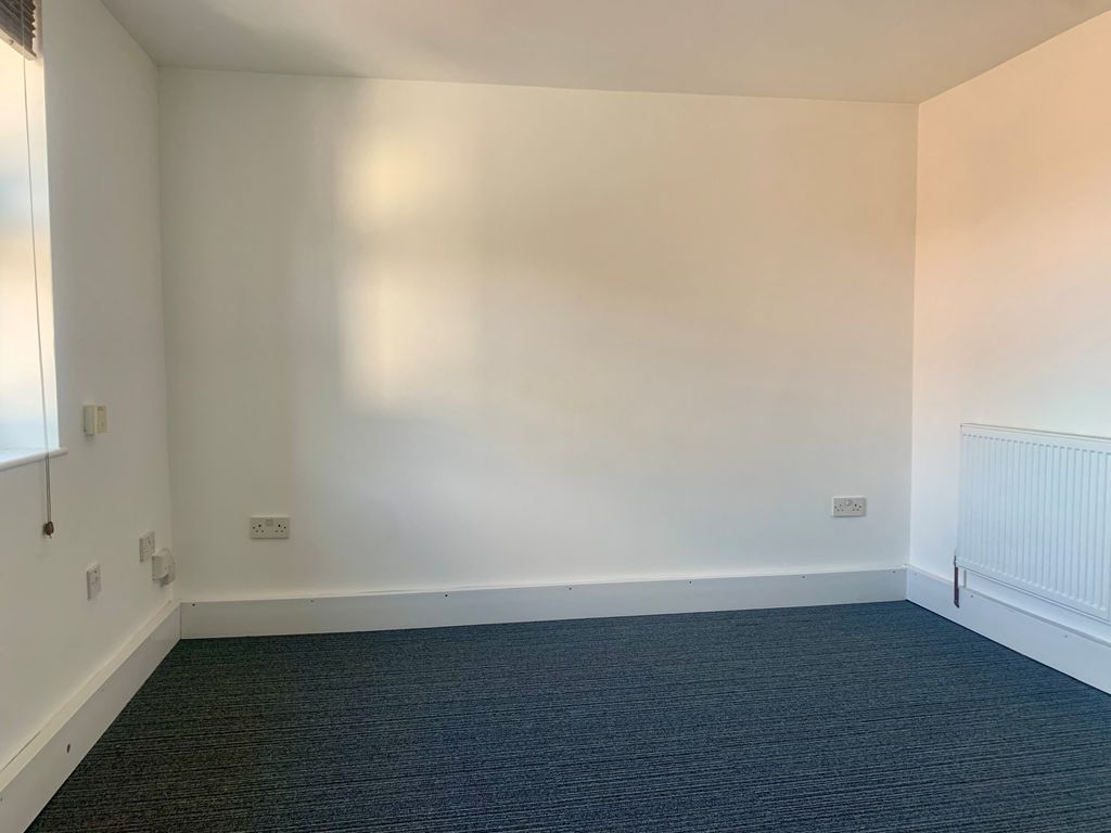 Property photo 1 of 4 Bedroom