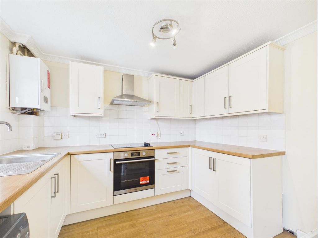 Property photo 2 of 9 Kitchen
