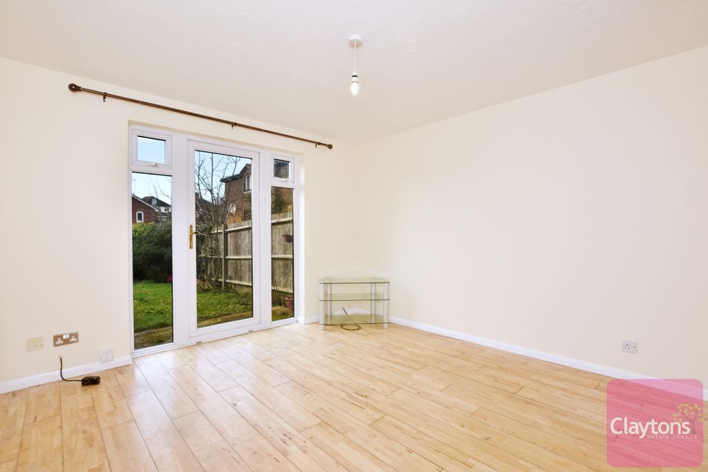 Property photo 3 of 6 Living Room