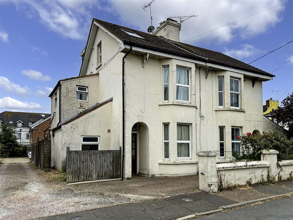 Property photo 1 of 9 91B Beaconsfield Road.Jpg