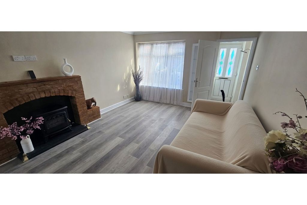 Property photo 2 of 13 Lounge