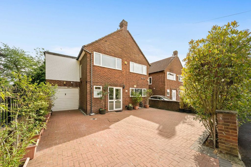 Property photo 1 of 8