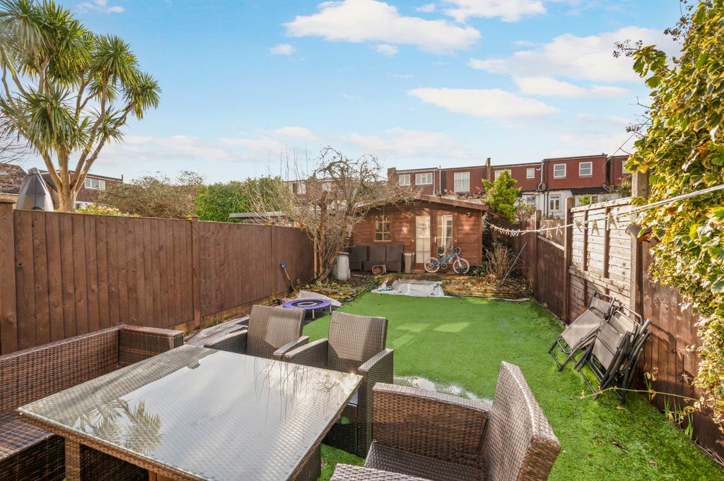 Property photo 2 of 21 Picture No. 23