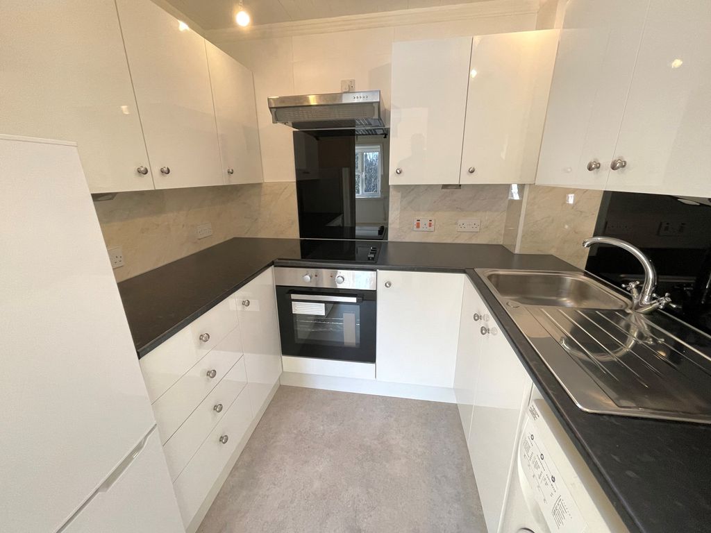 Property photo 2 of 12 20 Chermont Court Kitchen